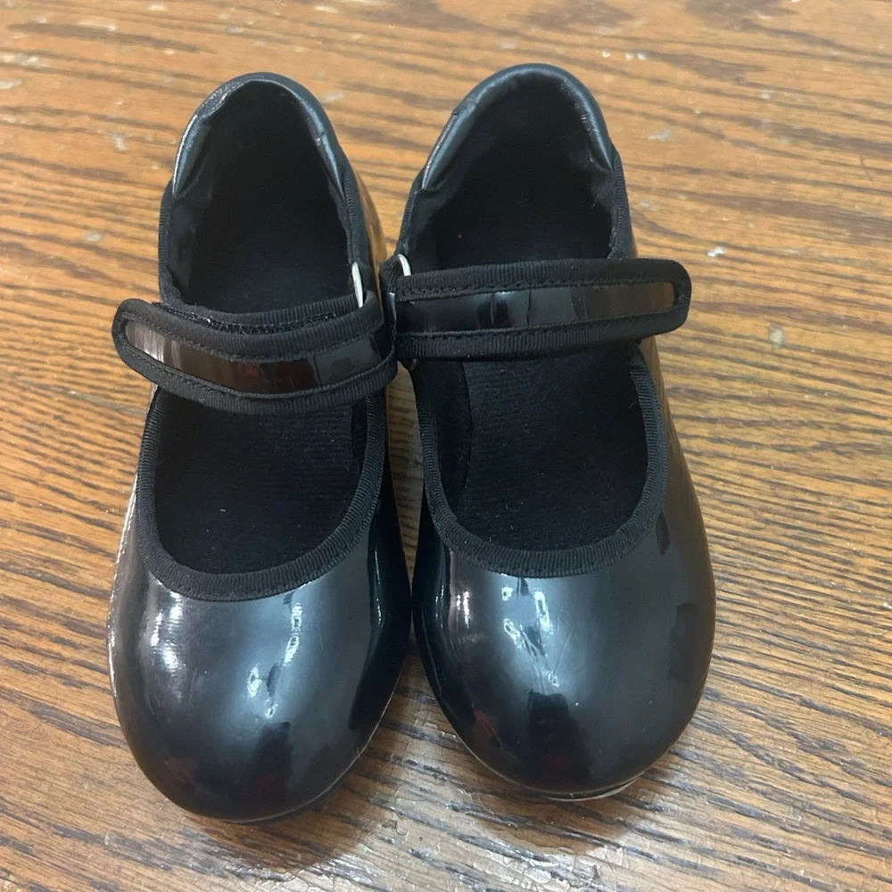 Patent leather‎ tap shoes